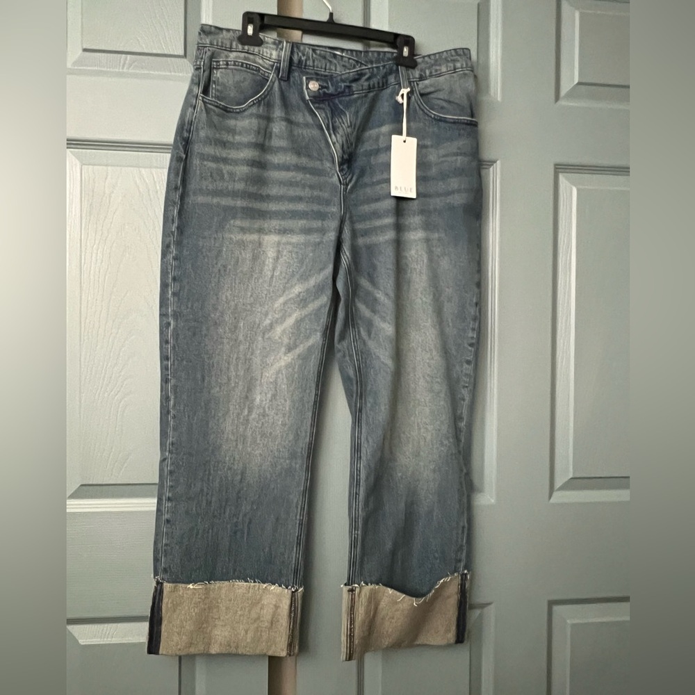 Women Straight Leg Jeans - Light Blue Wash